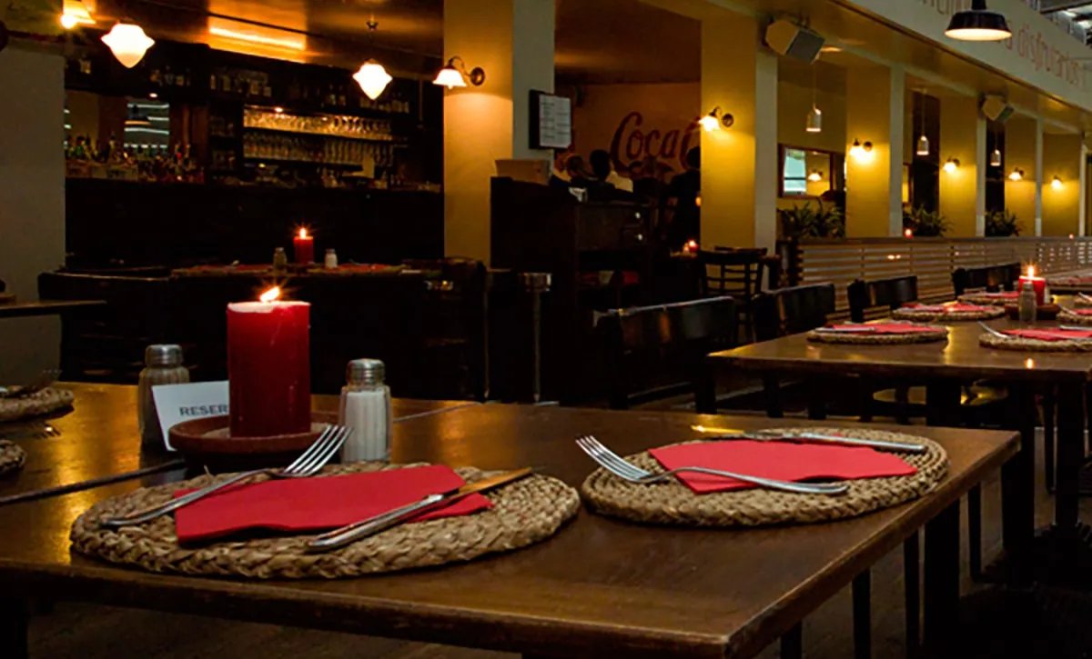 Gedeckter Tisch im Gastraum